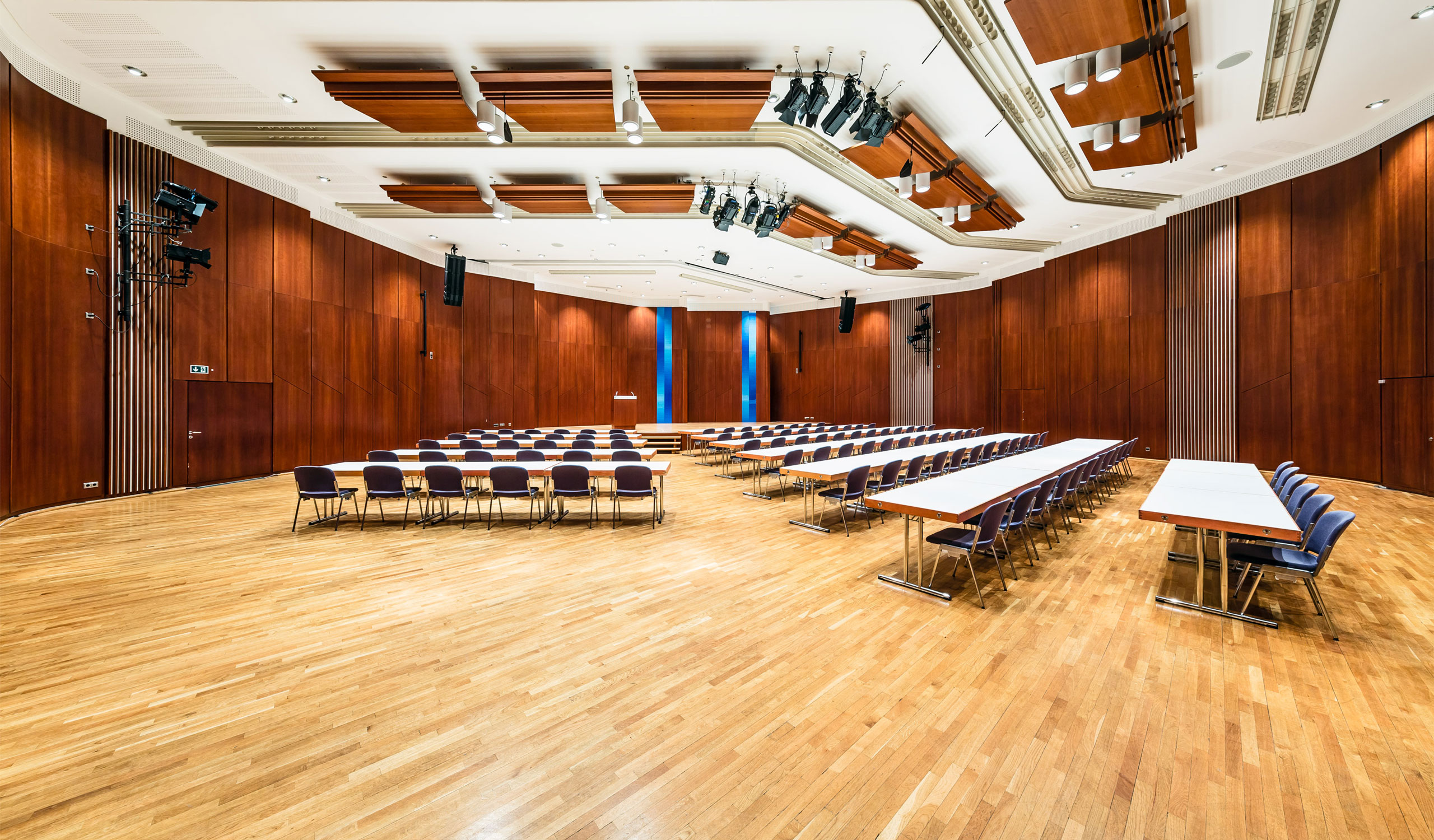 Ludwig-Dürr-Saal total